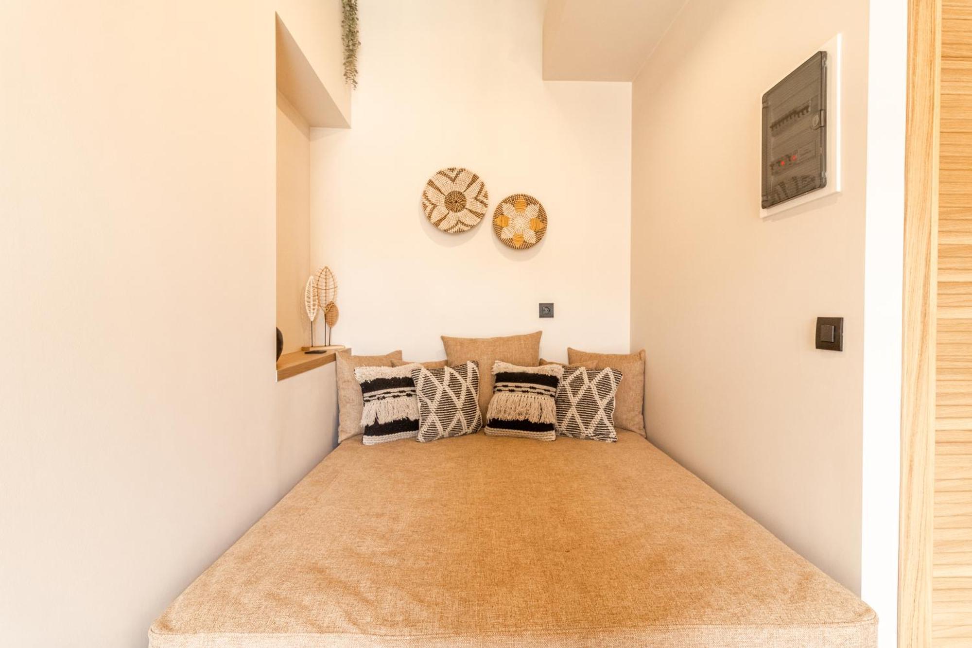 Adorno Private Suites Only Adults & Kids 12 Plus Vrasná Extérieur photo